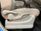 運転席シートリフターを装備しています★細かくドライビングポジションを設定できるので運転し易く、疲れにくいですね♪