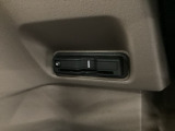 ハンドルの左下にETCがついています。高速道路の料金所の通過も楽々です。 カードの取り出しもしやすい場所についています。