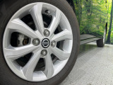 【純正14アルミホイール】外観にマッチした純正アルミホイールを装着しております。各種社外アルミホイールや、スタッドレスタイヤも取扱いしております。是非ご相談ください♪
