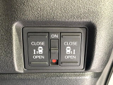 【両側パワースライドドア】スマートキーや運転席のスイッチで後席両側スライドドアの開閉が可能♪電動だから力を入れてドアを開ける必要が無く、小さなお子様でも簡単に開け閉めでき快適です♪