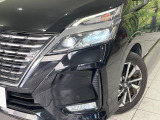 【LEDヘッドライト】悪天候や夜間走行時も良好な視界を確保し安心して運転できる高輝度LEDヘッドライトを装備!点灯速度が早く、消費電力も抑えられています。