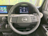 インテリアに合わせたデザインのステアリングは、運転される方のことも考え、運転しやすい形状、大きさです。是非一度、実際に触ってお確かめください。