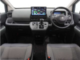 ◆視界広々で非常に運転しやすくロングドライブでも疲れを感じさせないすっきりとまとまったインパネ周りです。