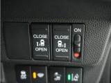 ◆両側電動スライドドア◆狭い駐車場でも乗り降りが楽々♪お子様が隣の車にドアを当ててしまう心配もございません!小さなお子様連れの方もこれで安心。