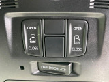 【両側パワースライドドア】スマートキーや運転席のスイッチで後席両側スライドドアの開閉が可能♪電動だから力を入れてドアを開ける必要が無く、小さなお子様でも簡単に開け閉めでき快適です♪