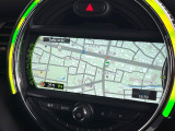 ●純正ナビ:一体感のあるナビは、高級感ある車内を演出してくれます。Bluetooth再生などオーディオ機能も充実しておりますので、運転もより楽しめます♪