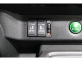 ◆◆両側電動スライドドア!!荷物で手が塞がる時など簡単にドアの開閉が出来ます!何より力いらずで開閉OK!女性やお年寄りにも優しい♪電動機能はOFFにもできますから元気なお子様の駆け出しも安心!