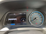 メータ―左側に見やすい液晶パネルを装備。安全装備の設定確認・変更、車両状態の表示など切り替える事が出来ます。