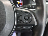アダプティブクルーズコントロール機能付きです。走行中に先行車の様子を検知しながら、設定した車速の範囲内で先行車との距離のキープを支援します。詳細は販売店スタッフまでおたずねください。