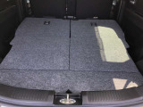 シートを倒すと大きな荷物や長い荷物などたくさん積めますよ☆