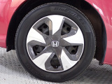 ホイールカバーは車のデザインにマッチした専用タイプです。