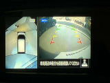 クルマを空から見たような映像が映る、アラウンドビューモニターで、車両周辺の安全確認も一目できます!小さなお子様や障害物も確認できるので、運転のしやすさだけでなく事故防止にも役立ち安心して駐車できます♪