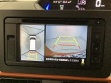 【パノラマモニター】車両周囲を上から見下ろしたような映像を表示。駐車時・幅寄せのアシストはもちろん、狭い道でのすれ違いなどにも便利!フロントビューを使えば発進時の安全確認も可能です!