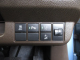 パーキングセンサーや横滑りを防ぐVSA等のスイッチ類は運転席の右側、手の届きやすい位置にあります。