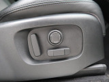 ◆パワーシート『電動パワーシートですので運転中のシート調節も安全に行えます。微調整も可能ですのであなただけのドライビングポジションを実現します。』