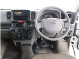 見通しのよいすっきりとした視界で、誰でも運転しやすいです。運転のしやすさは疲れにくさにも繋がりますよ♪
