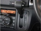 【シフトレバー】シフトもとても操作しやすいデザインになっております。運転する人の事を第一に考えた操作性の高い仕様です。