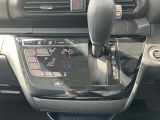 フルオートエアコン搭載。温度設定だけで、車内はいつも快適な空間を維持できます。