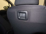 <USB>今後の車の進化に対応できる仕様となるのがUSB-C. 昨今、スマートフォンを車に接続して利用する場合スマホの充電ができます!