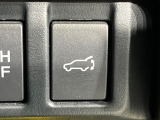 【パワーバックドア】スマートキーや運転席のボタンを押すだけでリアゲートが自動で開閉します!荷物を持っている時や、高い位置にあるバックドアを閉める際に便利な機能です♪