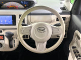 インテリアに合わせたデザインのステアリングは、運転される方のことも考え、運転しやすい形状、大きさです。是非一度、実際に触ってお確かめください。