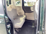 自社整備工場で点検整備をおこなってからお渡ししています。車検が残っている場合は『12ヶ月点検整備』を、車検整備付きの場合は『車検整備』をおこないます。整備費用は車両本体価格に含まれています。
