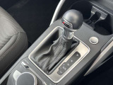 MTモード付きシフトレバーです。Dレンジより左に倒していただくと任意にシフトチェンジでき、スポーティーなドライビングをお楽しみいただけます。