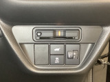 ハンドルの右側にヘッドライトレベライザーとHondaセンシング用のVSA解除とパワーテールゲートスイッチがついています。その上にはETCがついています。高速道路の料金所の通過も楽々です!