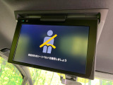 【フリップダウンモニター】大画面モニターで後席でもエンタメをお楽しみいただけます。小さなお子様にも大人気の装備です♪