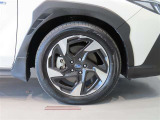純正のアルミホイール装着車です。タイヤサイズは225/55R18です。