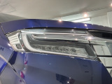 LEDヘッドライトは、点灯の瞬間から最大光量を発揮し、突然暗くなるトンネルなどでの安定感を高めます。