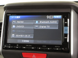 ナビゲーションは純正メモリーナビ(VXM-142VFi)を装着しております。AM、FM、CD、DVD再生、Bluetooth、フルセグTVがご使用いただけます。初めて訪れた場所でも安心ですね!
