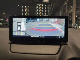 360&deg;ビューモニターとF/Rパーキングセンサー 360&deg;ビューモニターの映像とパーキングセンサーの警告音の両方で確認できるので、狭い道で曲がる時や前から駐車する際などに便利です。