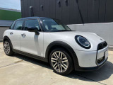 MINI認定中古車は第三者品質評価制度も採用しております。AIS方式による車両品質評価制度も導入し公平な車両コンデション評価を行うことにより車両品質の透明性を高めると同時に更なる信頼と安心をお届けします