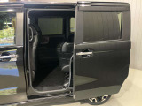 【両側オートスライドドア】子供を乗せたりするのにも隣のお車を気にせずストレスフリー★雨の日などはリモコンキーからドアの開閉ができとても便利な両側オートスライドドア★