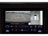 【パノラミックビューモニター】 後退時に車両の後ろ側を表示するだけでなく上から見たような映像で車庫入れなどバックする際に安心です。