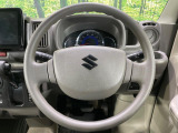 インテリアに合わせたデザインのステアリングは、運転される方のことも考え、運転しやすい形状、大きさです。是非一度、実際に触ってお確かめください。