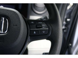 Hondaセンシングの機能のひとつ、アダプティブクルーズコントロール付!アクセルから足を離しても設定したスピードと前車との車間を保ち走行してくれます!車線維持もアシスト☆高速道路で疲労軽減ですね☆