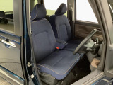 【運転席・助手席】内装ルームクリーニング済みです。しっかり綺麗にしていますので、是非、お確かめください。車に自信があるからこそ、是非一度ご来店頂き内外装も見てもらえると幸いです。