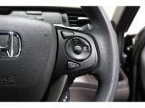 Hondaセンシングの機能のひとつ、アダプティブクルーズコントロール付!アクセルから足を離しても設定したスピードと前車との車間を保ち走行してくれます!車線維持もアシスト☆高速道路で疲労軽減ですね☆