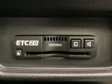 ハンドルの右下にETC2.0がついています。高速道路の料金所の通過も楽々です!。 カードの取り出しもしやすい場所についています。