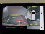 パノラミックビューモニター付きです。車両を上から見たような映像をディスプレイオーディオ画面に表示。運転席からの目視だけでは見にくい、車両周辺の状況をリアルタイムでしっかり確認できます。