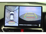 パノラミックビューモニター(バックモニター)付き。車庫入れが苦手な人も安心です!