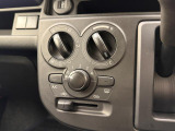 ご納車後の定期的点検に合わせて、「エンジンオイル&フィルター交換」を行うお得なメンテナンスパッケージの「安心メンテナンスパック」をおすすめしております。詳細については当店スタッフまでお尋ねください。