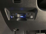 高速道路で便利な【ETC2.0】を装備しています。光ビーコン搭載で渋滞情報などナビゲーションと連動することで機能も充実いたします。他、観光施設に立ち寄るための高速料金割引サービス等もございます。