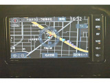 純正ナビを装備。タッチパネル式で使いやすく、お出かけもラクラクです。
