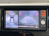 【アラウンドビューモニター】車を上から見下ろしているかのような映像で周囲の状況がひと目で確認、狭い駐車場に駐車するときも安心です♪