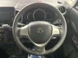 インテリアに合わせたデザインのステアリングは、運転される方のことも考え、運転しやすい形状、大きさです。是非一度、実際に触ってお確かめください。