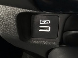 充電用USBジャックも装備しています。