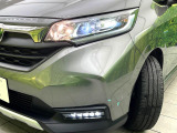 【LEDヘッドライト】悪天候や夜間走行時も良好な視界を確保し安心して運転できる高輝度LEDヘッドライトを装備!点灯速度が早く、消費電力も抑えられています。